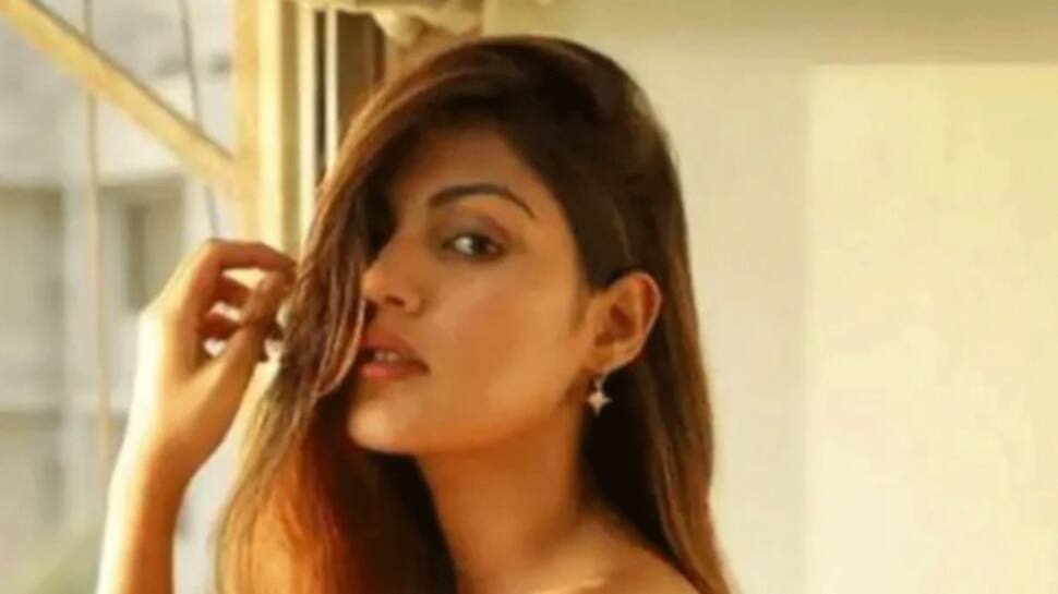 જેડીયુ નેતાનું મોટું નિવેદન, Rhea Chakrabortyને ગણાવી સોપારી કિલર, કહીં આ વાત જેડીયુ નેતાનું મોટું નિવેદન, Rhea Chakrabortyને ગણાવી સોપારી કિલર, કહીં આ વાત