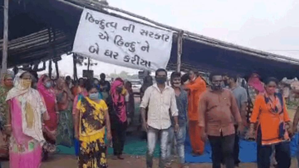 વડોદરા: આવાસો ઝડપથી ફાળવવાની માંગ સાથે સંજયનગરના વિસ્થાપિતો ગાંધીનગર નિકળ્યાં વડોદરા: આવાસો ઝડપથી ફાળવવાની માંગ સાથે સંજયનગરના વિસ્થાપિતો ગાંધીનગર નિકળ્યાં