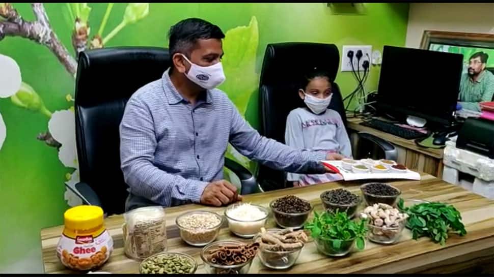 આ ગુજરાતીએ બનાવેલ સંજીવની લાડુમાં કેટલી તાકાત છે તે સાંભળીને અભિભૂત થઈ જશો આ ગુજરાતીએ બનાવેલ સંજીવની લાડુમાં કેટલી તાકાત છે તે સાંભળીને અભિભૂત થઈ જશો