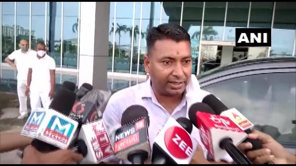 Rajasthan Crisis: ગુજરાત પહોંચ્યા ભાજપના ધારાસભ્યો, ગેહલોત સરકાર પર લગાવ્યા ગંભીર આરોપ Rajasthan Crisis: ગુજરાત પહોંચ્યા ભાજપના ધારાસભ્યો, ગેહલોત સરકાર પર લગાવ્યા ગંભીર આરોપ