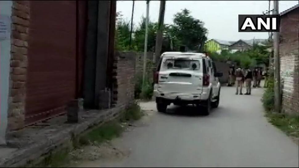J&K: 15 ઓગસ્ટ પહેલા નૌગામમાં આતંકી હુમલો, 2 પોલીસકર્મી શહીદ J&K: 15 ઓગસ્ટ પહેલા નૌગામમાં આતંકી હુમલો, 2 પોલીસકર્મી શહીદ