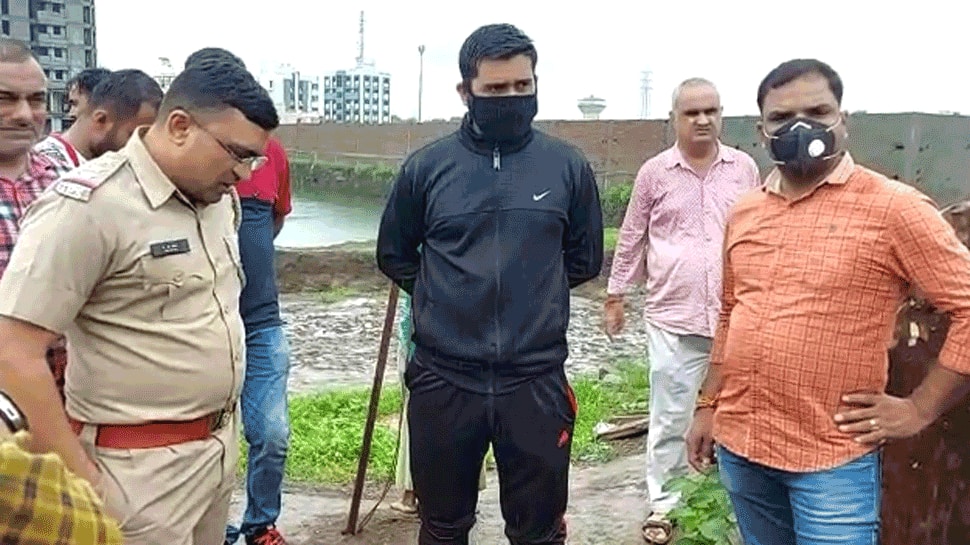 રાજકોટમાં 6 વર્ષની બાળકીની હત્યા, જવાબદાર પિતાના પ્રેમ સંબંધ કે તાંત્રિક? રાજકોટમાં 6 વર્ષની બાળકીની હત્યા, જવાબદાર પિતાના પ્રેમ સંબંધ કે તાંત્રિક?