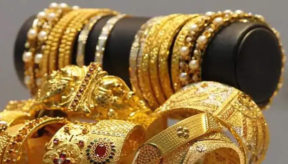 Gold: સોનાના જૂના દાગીના વેચવા જશો તો તમને લાગશે મોટો ઝટકો! જાણો કઈ રીતે Gold: સોનાના જૂના દાગીના વેચવા જશો તો તમને લાગશે મોટો ઝટકો! જાણો કઈ રીતે