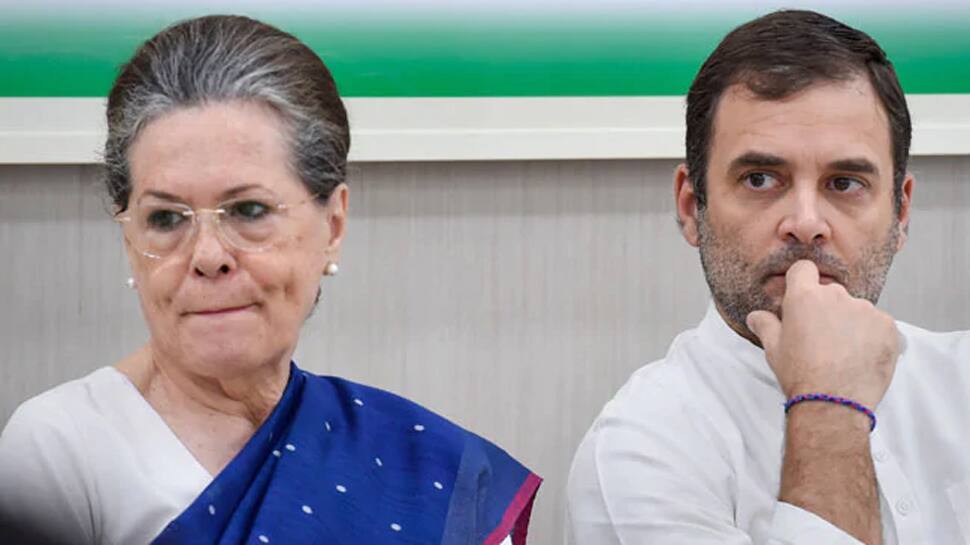 LIVE: CWC મીટિંગમાં સિબ્બલના ટ્વિટથી મચી બબાલ, બંધ કરાવવામાં આવ્યા નેતાઓના ફોન LIVE: CWC મીટિંગમાં સિબ્બલના ટ્વિટથી મચી બબાલ, બંધ કરાવવામાં આવ્યા નેતાઓના ફોન