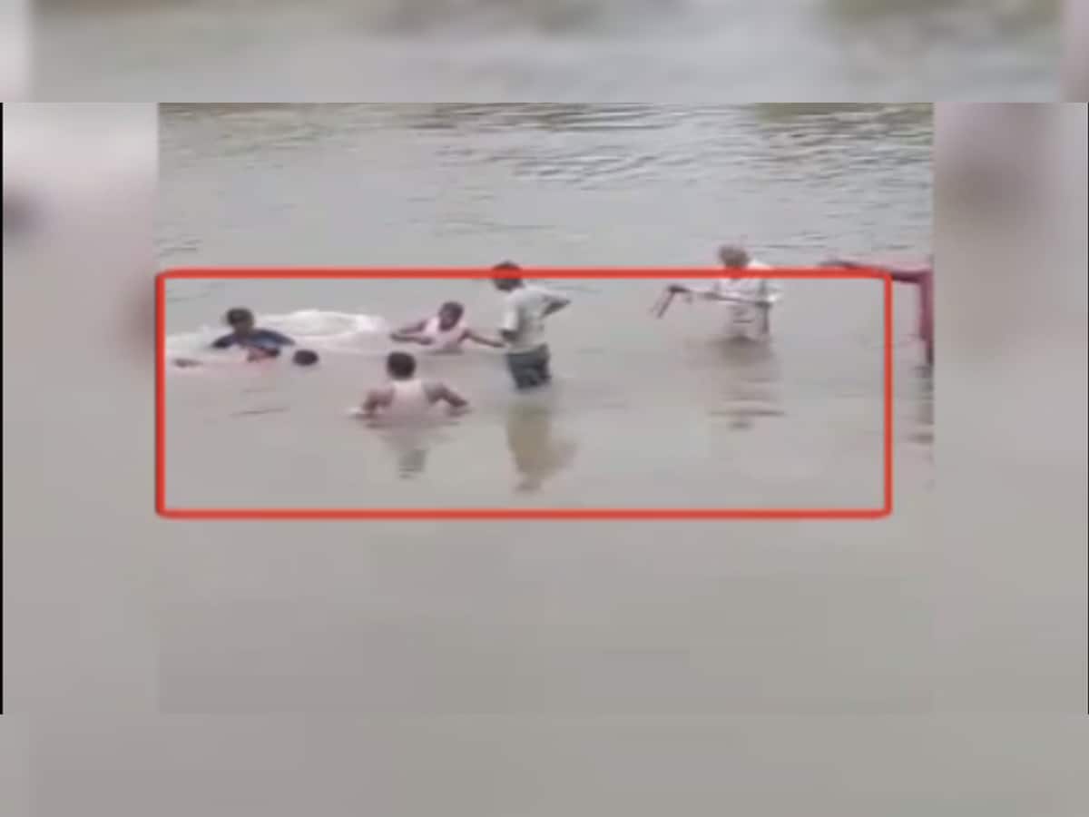 પૂરપાટ વહેતી શેઢી નદીમાં ખેંચાયા 4 યુવકો... 3 બચીને કિનારે આવ્યા, પણ એકને... 