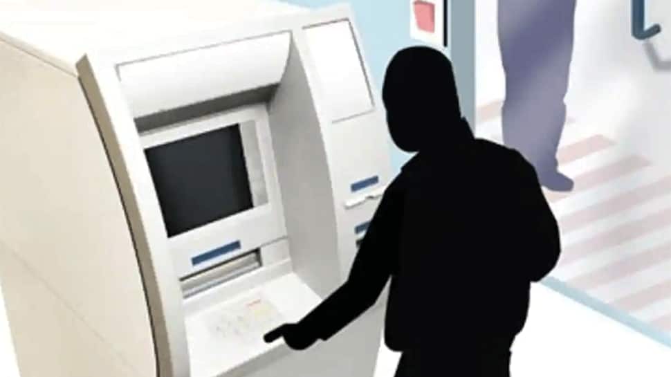 ATM માંથી પૈસા ઉપાડતા પહેલા વાંચો આ ખાસ અહેવાલ, નહી તો લાગી જશે લાખો રૂપિયાનો ચુનો ATM માંથી પૈસા ઉપાડતા પહેલા વાંચો આ ખાસ અહેવાલ, નહી તો લાગી જશે લાખો રૂપિયાનો ચુનો