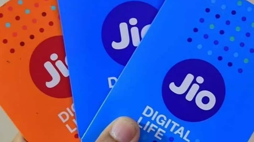 જિયો યૂઝર્સે જમા કરાવવી પડશે ₹1800 સુધી સિક્યોરિટી ડિપોઝિટ, ત્યાર મળશે આ ફાયદા જિયો યૂઝર્સે જમા કરાવવી પડશે ₹1800 સુધી સિક્યોરિટી ડિપોઝિટ, ત્યાર મળશે આ ફાયદા