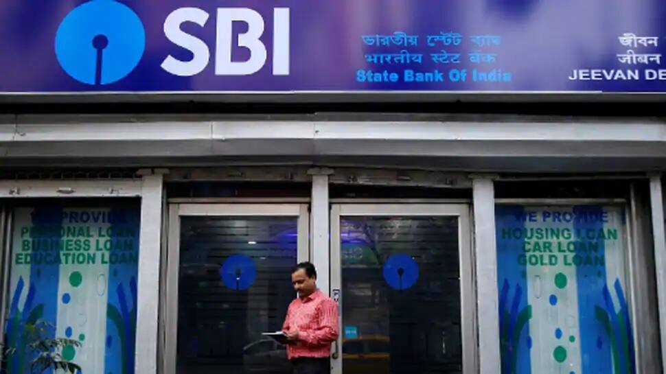 SBIના 45 કરોડ ગ્રાહકો માટે ખુશખબર, મહિનાના એવરેજ બેલેન્સમાં ઘટાડો, પેનલ્ટીમાં પણ રાહત SBIના 45 કરોડ ગ્રાહકો માટે ખુશખબર, મહિનાના એવરેજ બેલેન્સમાં ઘટાડો, પેનલ્ટીમાં પણ રાહત
