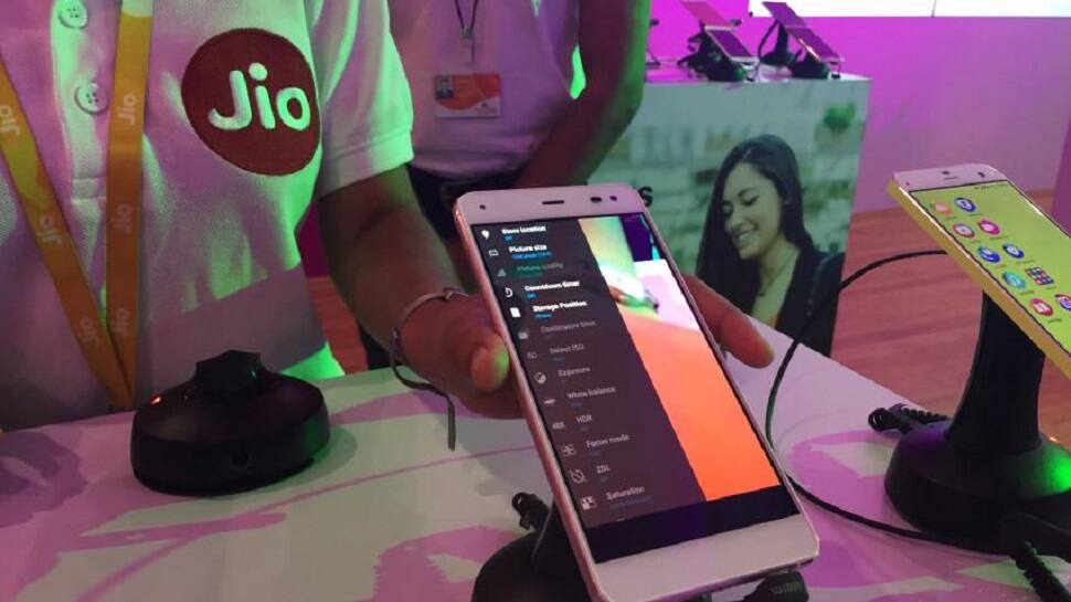સસ્તા 5G ફોનની તૈયારીમાં જીયો, આટલી હોઈ શકે છે કિંમત સસ્તા 5G ફોનની તૈયારીમાં જીયો, આટલી હોઈ શકે છે કિંમત