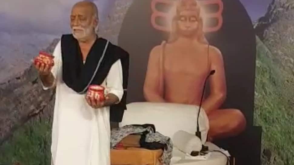 ગરવા ગિરનારની ગોદમાં મોરારી બાપુ ગરબે ઘૂમ્યા, ક્યારે પણ નહી જોયો હોય આવો વીડિયો ગરવા ગિરનારની ગોદમાં મોરારી બાપુ ગરબે ઘૂમ્યા, ક્યારે પણ નહી જોયો હોય આવો વીડિયો