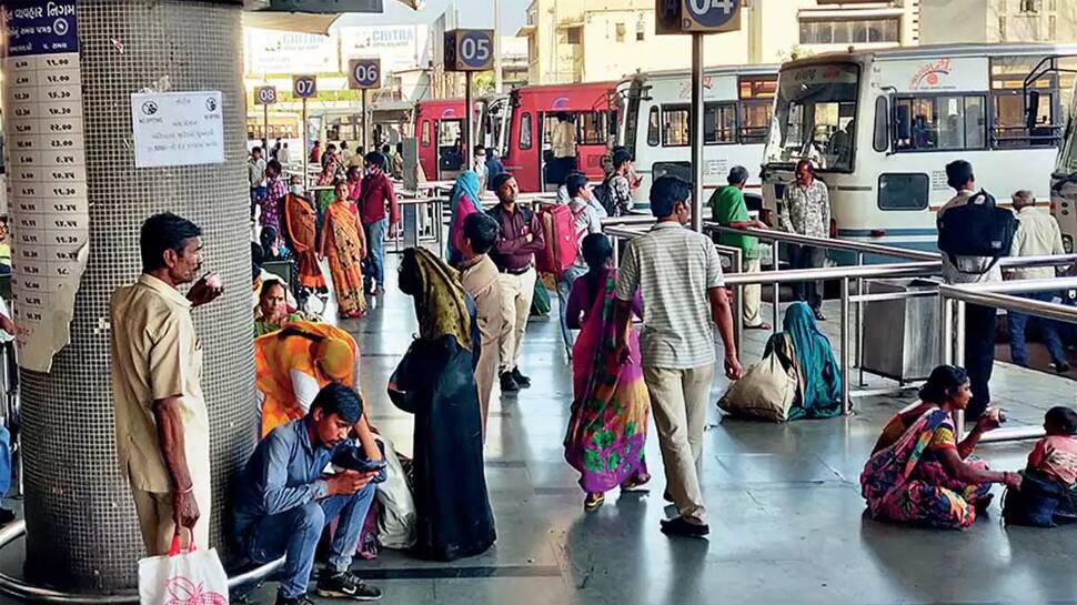 શહેરમાં કોરોના કાબૂમાં, દોઢ મહિનામાં હર્ડ ઇમ્યુનિટી 17થી વધીને 23 ટકાએ પહોંચી, ત્રીજો સર્વે શરૂ શહેરમાં કોરોના કાબૂમાં, દોઢ મહિનામાં હર્ડ ઇમ્યુનિટી 17થી વધીને 23 ટકાએ પહોંચી, ત્રીજો સર્વે શરૂ