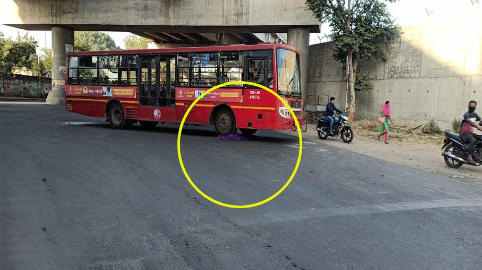 અમદાવાદના રસ્તા પર AMTS બસ ફરી બની મોતની સવારી, અમરાઈવાડી પાસે વૃદ્ધ મહિલાને કચડી અમદાવાદના રસ્તા પર AMTS બસ ફરી બની મોતની સવારી, અમરાઈવાડી પાસે વૃદ્ધ મહિલાને કચડી