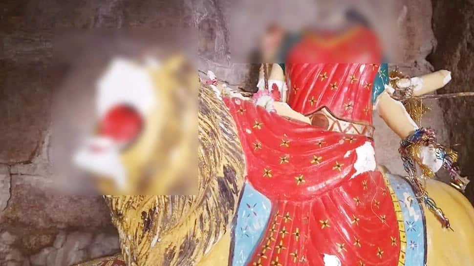 પાકિસ્તાનમાં કટ્ટરપંથીઓની શરમજનક કરતૂત, હિંગળાજ મંદિરમાં માતાની મૂર્તિ તોડી પાકિસ્તાનમાં કટ્ટરપંથીઓની શરમજનક કરતૂત, હિંગળાજ મંદિરમાં માતાની મૂર્તિ તોડી