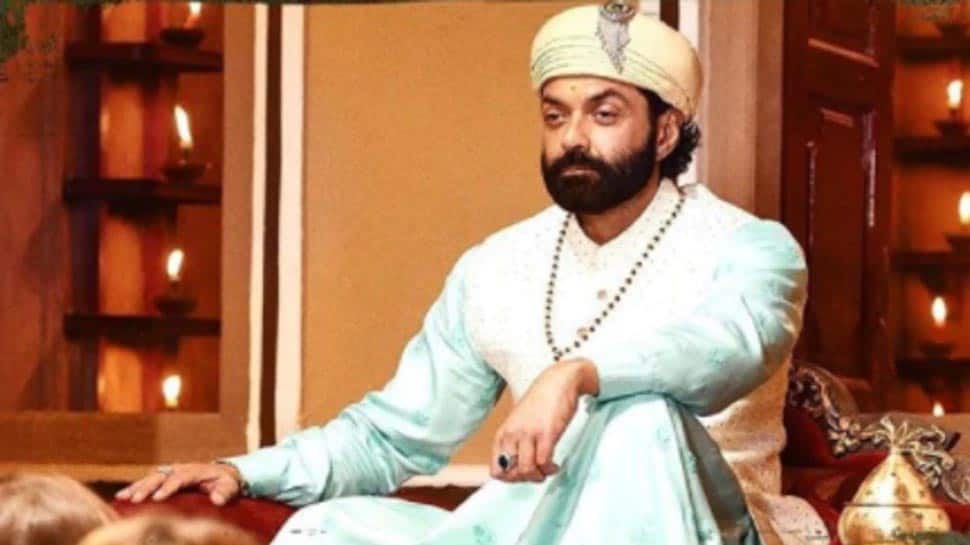'આશ્રમ 2'નું ટ્રેલર રિલીઝ, પહેલાં કરતાં વધુ ખતરનાક અવતારમાં જોવા મળશે બોબી દેઓલ 'આશ્રમ 2'નું ટ્રેલર રિલીઝ, પહેલાં કરતાં વધુ ખતરનાક અવતારમાં જોવા મળશે બોબી દેઓલ
