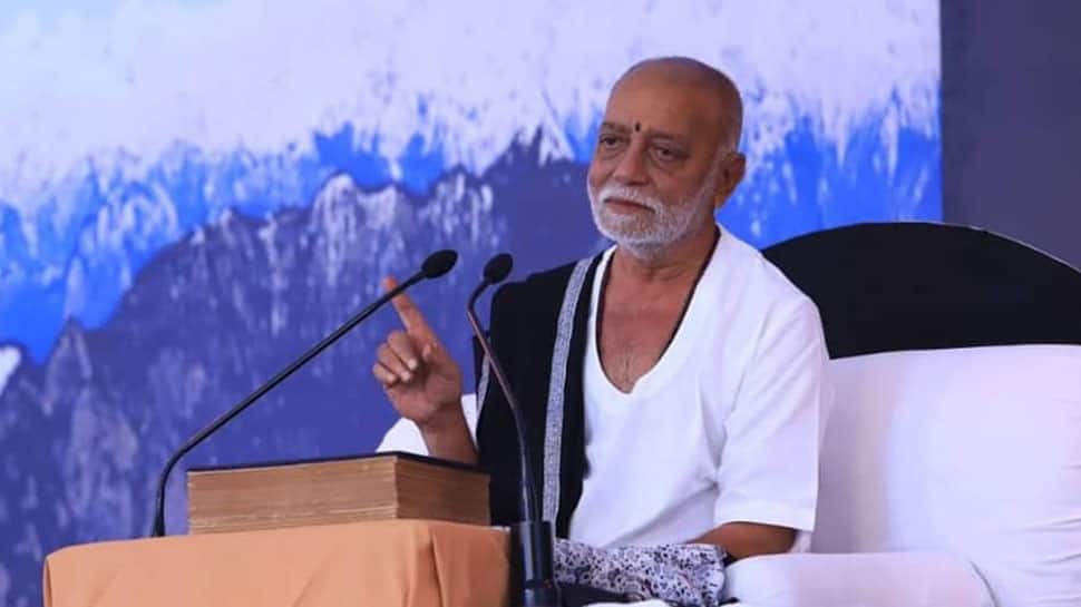 હિમાલયની પહાડીઓ વચ્ચે મોરારીબાપુની 850મી રામકથા યોજાઈ, ભક્તો ઓનલાઈન જોડાયા હિમાલયની પહાડીઓ વચ્ચે મોરારીબાપુની 850મી રામકથા યોજાઈ, ભક્તો ઓનલાઈન જોડાયા