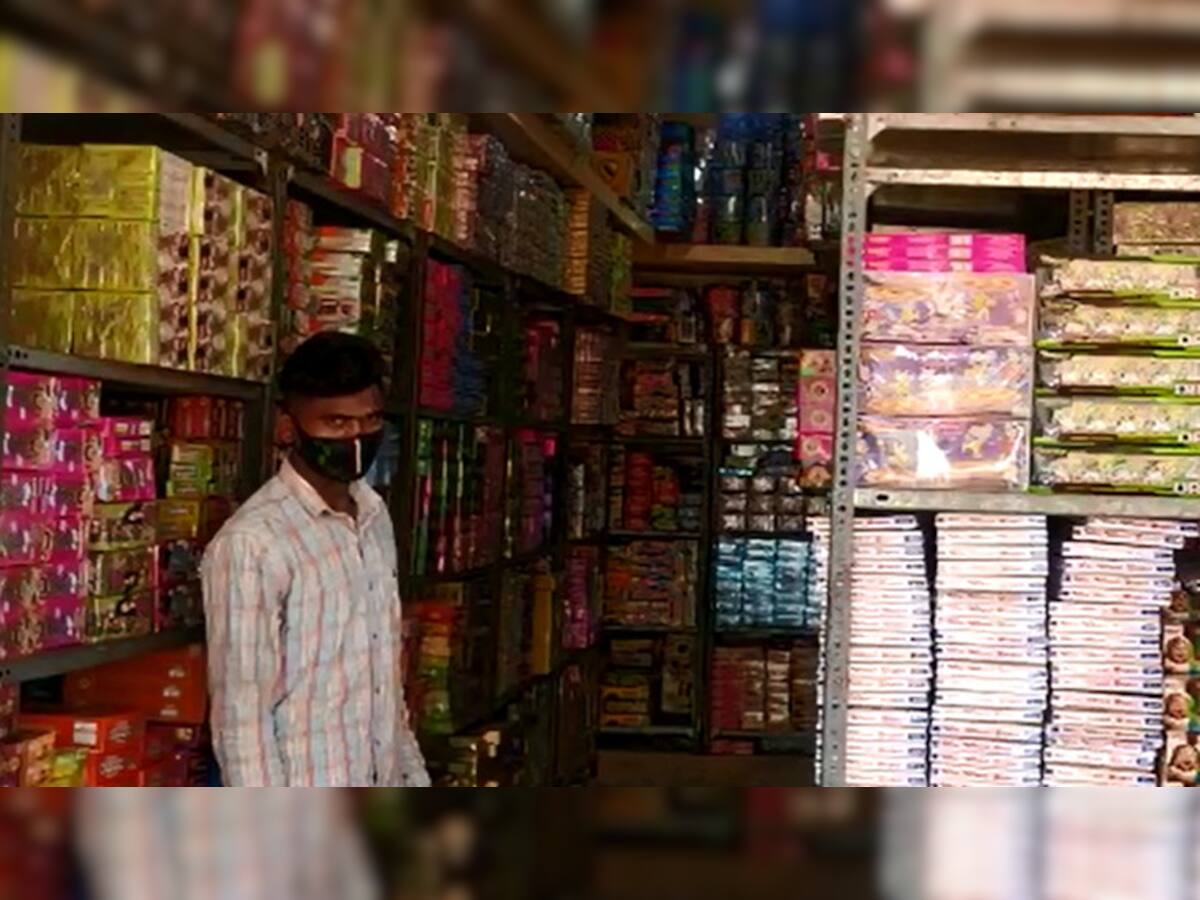 અમદાવાદ સહિત ગુજરાતમાં ફટાકડાનાં વેચાણમાં 60 ટકા જેટલો ઘટાડો નોંધાયો