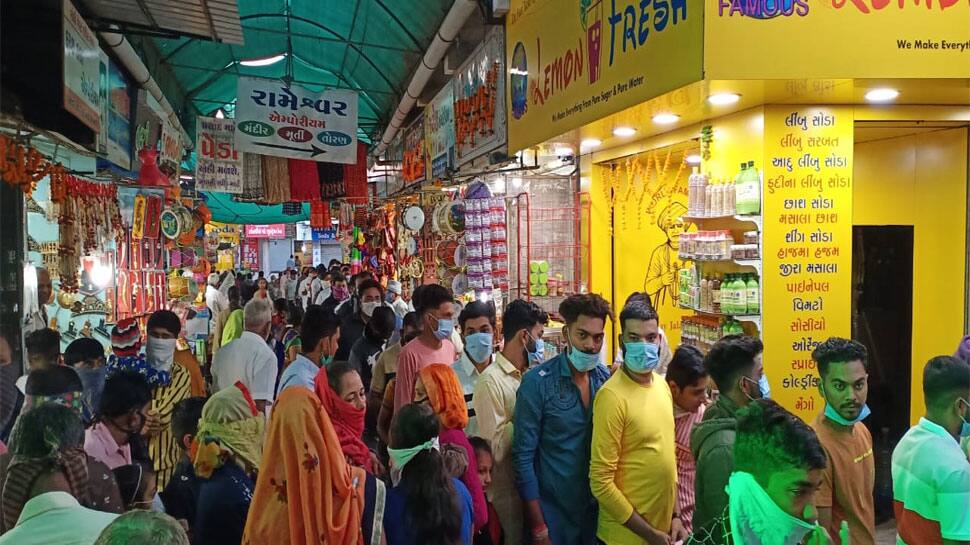 ઘરે ઘરે રંગોળી કરીને વીરપુરમાં જલારામ જયંતી ઉજવાઈ ઘરે ઘરે રંગોળી કરીને વીરપુરમાં જલારામ જયંતી ઉજવાઈ