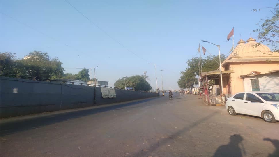 ધબકતુ અને સતત દોડતું અમદાવાદ શાંત થયું, કરફ્યૂનો બીજા દિવસે રસ્તાઓ સૂમસાન ધબકતુ અને સતત દોડતું અમદાવાદ શાંત થયું, કરફ્યૂનો બીજા દિવસે રસ્તાઓ સૂમસાન