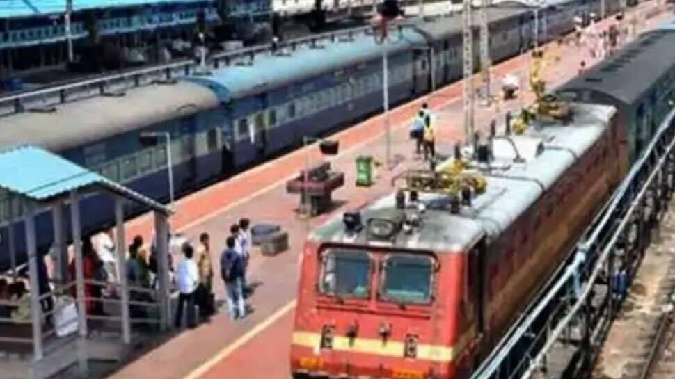 Indian Railways: TA અને ઓવર ટાઇમ ભથ્થામાં કાપની તૈયારી! મંત્રાલય કરી શકે છે જાહેરાત Indian Railways: TA અને ઓવર ટાઇમ ભથ્થામાં કાપની તૈયારી! મંત્રાલય કરી શકે છે જાહેરાત