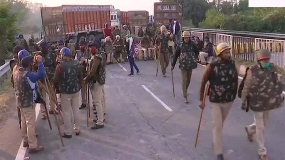 Farmer's Protest: ધરણા માટે ખેડૂતોની દિલ્હી તરફ કૂચ, બધી સરહદો સીલ કરી દેવાઈ Farmer's Protest: ધરણા માટે ખેડૂતોની દિલ્હી તરફ કૂચ, બધી સરહદો સીલ કરી દેવાઈ