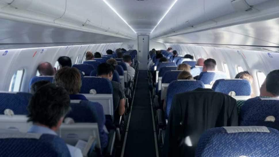 Flight માં મુસાફરોને સેક્સની ઓફર આપી રહી હતી આ એરવેઝની એર હોસ્ટેસ! Flight માં મુસાફરોને સેક્સની ઓફર આપી રહી હતી આ એરવેઝની એર હોસ્ટેસ!