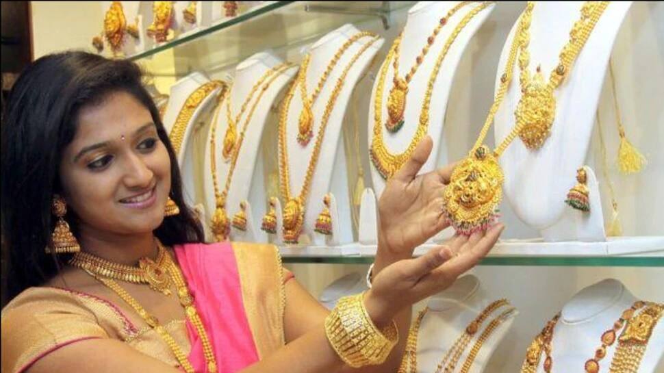 Gold Price Today: સોનાના ભાવમાં તેજી, ચાંદી પણ થઈ મોંઘી, જાણો આજની કિંમત Gold Price Today: સોનાના ભાવમાં તેજી, ચાંદી પણ થઈ મોંઘી, જાણો આજની કિંમત