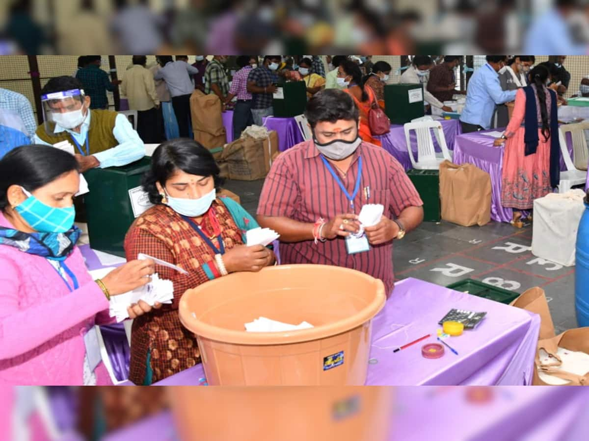 Hyderabad GHMC Election Results 2020: પેપર બેલેટ ખુલતા જ મોટો ઉલટફેર, હવે TRS આગળ 