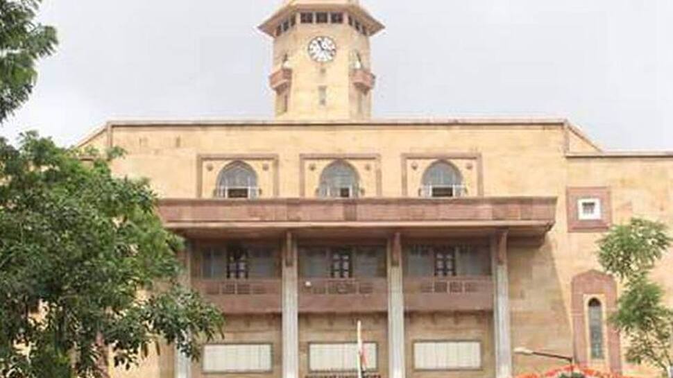 LLB નો અભ્યાસ કરતી મુસ્લિમ વિદ્યાર્થીનીએ RTI કરતા તેની પાસે નાગરિકતાના પુરાવા મંગાવાયા LLB નો અભ્યાસ કરતી મુસ્લિમ વિદ્યાર્થીનીએ RTI કરતા તેની પાસે નાગરિકતાના પુરાવા મંગાવાયા