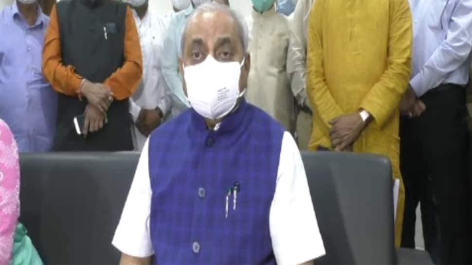 Dy.CM નીતિન પટેલે કહ્યું કોરોના ફરી એકવાર કાબુમાં, 50 ટકાથી વધારે બેડ ખાલી Dy.CM નીતિન પટેલે કહ્યું કોરોના ફરી એકવાર કાબુમાં, 50 ટકાથી વધારે બેડ ખાલી