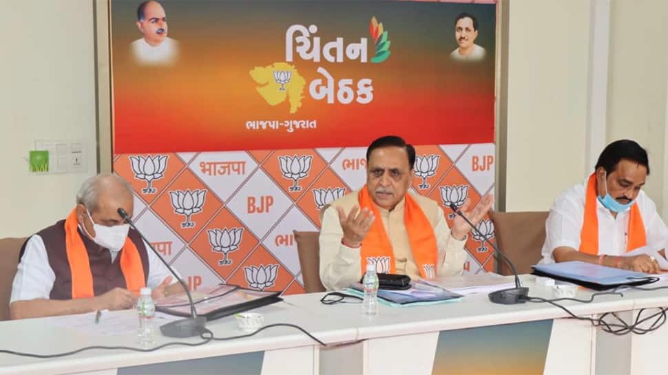 ગુજરાતની મહાનગરપાલિકાઓમાં આવતીકાલથી વહીવટદારોનું 'રાજ' જોવા મળશે ગુજરાતની મહાનગરપાલિકાઓમાં આવતીકાલથી વહીવટદારોનું 'રાજ' જોવા મળશે