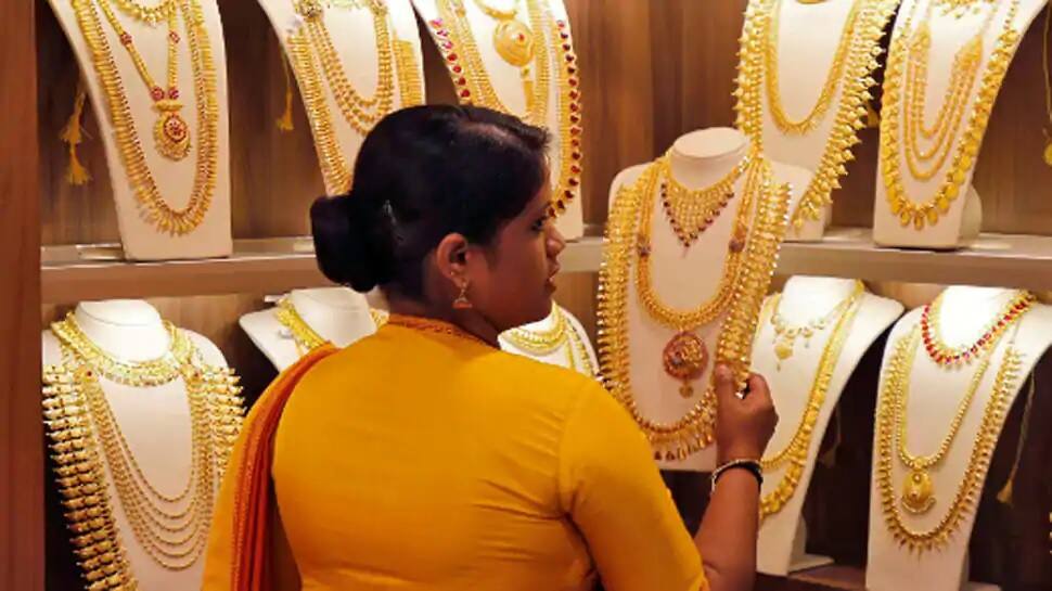 Gold Rate Today: સતત ત્રીજા દિવસે સોના-ચાંદીના ભાવમાં વધારો, જાણો નવી કિંમત Gold Rate Today: સતત ત્રીજા દિવસે સોના-ચાંદીના ભાવમાં વધારો, જાણો નવી કિંમત