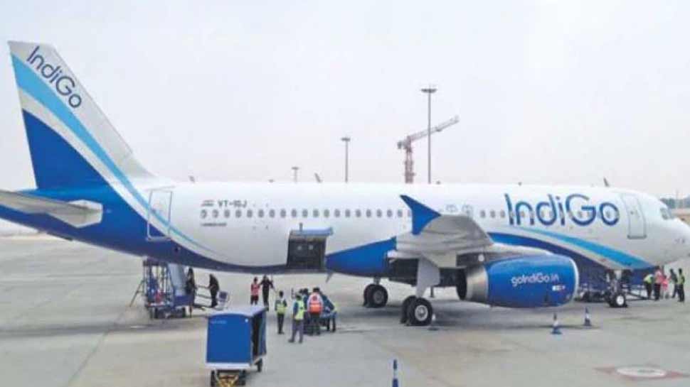 Srinagar Airport પર મોટી દુર્ઘટના ટળી, 233 મુસાફરો ભરેલું વિમાન બરફના ઢગલા સાથે ટકરાયું Srinagar Airport પર મોટી દુર્ઘટના ટળી, 233 મુસાફરો ભરેલું વિમાન બરફના ઢગલા સાથે ટકરાયું