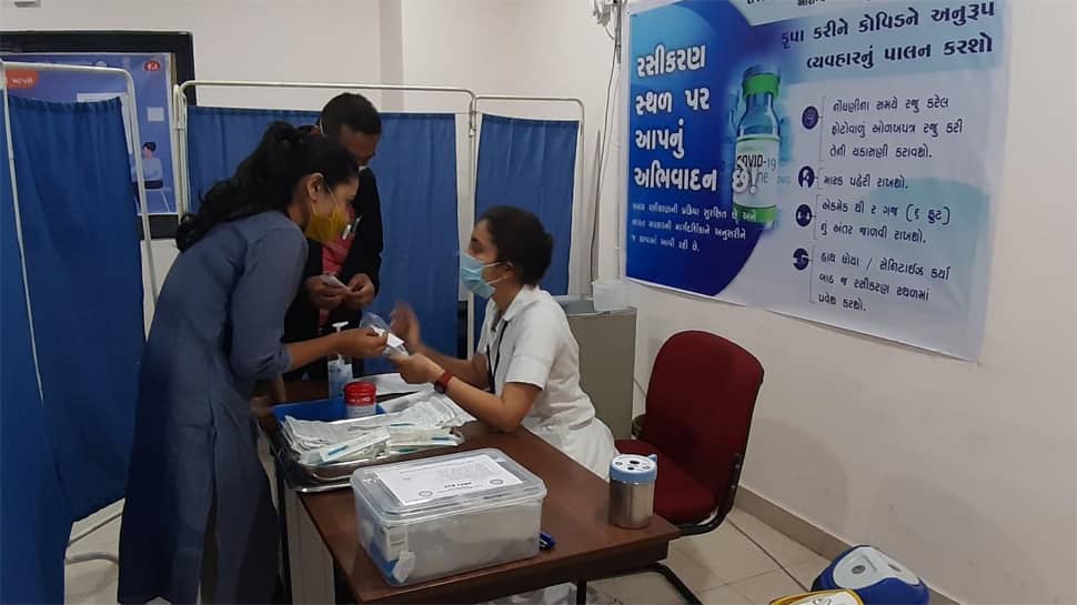 કોરોનાને હરાવીને રહીશું, ગણતરીની મિનિટોમાં રસીકરણ શરૂ થશે, ગાંધીનગર સિવિલમાં સેલ્ફી ઝોન બનાવાયો કોરોનાને હરાવીને રહીશું, ગણતરીની મિનિટોમાં રસીકરણ શરૂ થશે, ગાંધીનગર સિવિલમાં સેલ્ફી ઝોન બનાવાયો