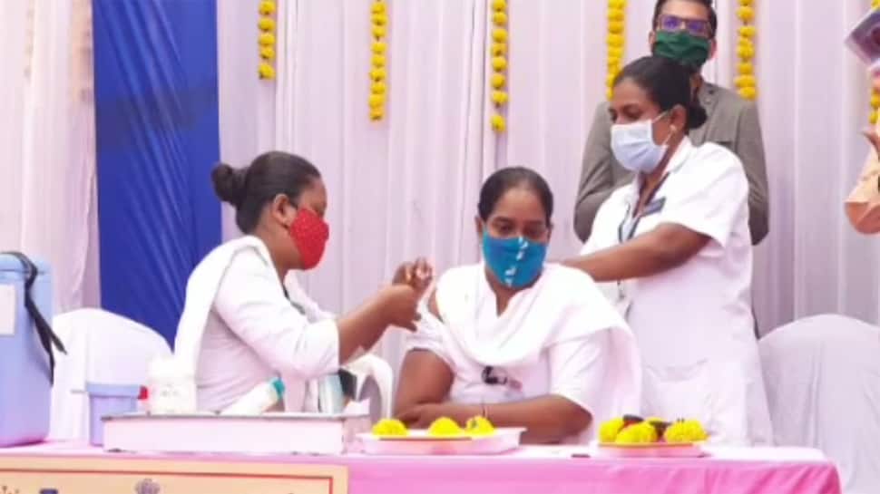 vaccine side effect : છોટાઉદેપુરમાં 2 આશા વર્કર બહેનોની તબિયત લથડી vaccine side effect : છોટાઉદેપુરમાં 2 આશા વર્કર બહેનોની તબિયત લથડી