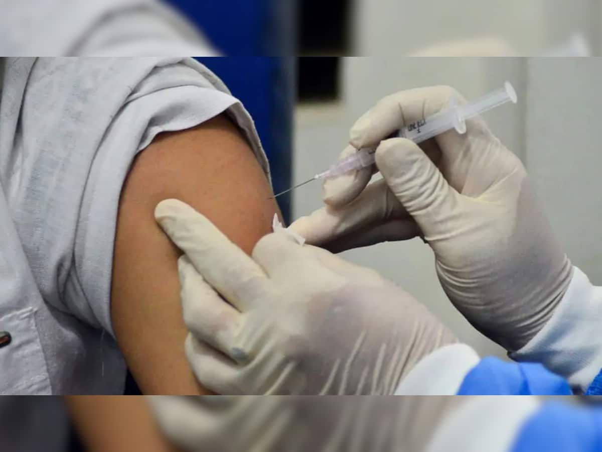 Corona Vaccine Side Effects: 447 લોકોમાં જોવા મળ્યા સાઇડ ઇફેક્ટ્સ, 3 હોસ્પિટલમાં દાખલ
