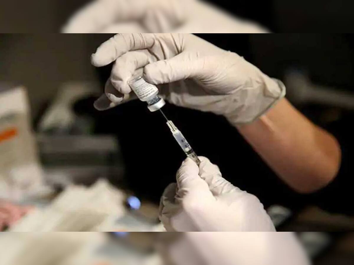 Corona Vaccine લગાવ્યાના 24 કલાક બાદ વોર્ડ બોયનું મોત, પરિવારનો આરોપ-રસી લગાવવાથી થયું મોત