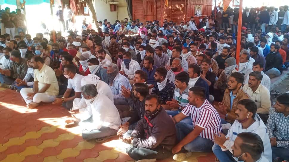 કિડાણા કોમી રમખાણ મર્ડર સહિત 3 ફરિયાદ, પોલીસનો ચાંપતો બંદોબસ્ત ગોઠવી દેવાયો કિડાણા કોમી રમખાણ મર્ડર સહિત 3 ફરિયાદ, પોલીસનો ચાંપતો બંદોબસ્ત ગોઠવી દેવાયો