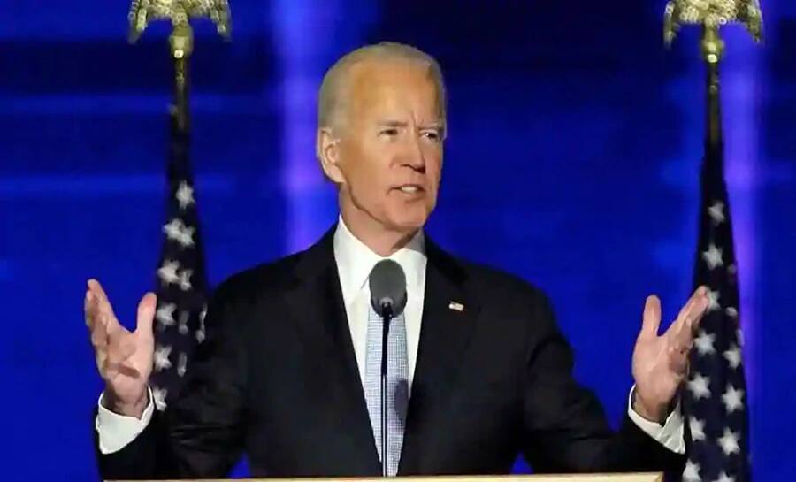 Joe Biden એ બદલી દીધા ડોનાલ્ડ ટ્રમ્પના નિર્ણયો, મુસ્લિમો પરથી પ્રતિબંધ હટાવ્યો, માસ્ક અનિવાર્ય Joe Biden એ બદલી દીધા ડોનાલ્ડ ટ્રમ્પના નિર્ણયો, મુસ્લિમો પરથી પ્રતિબંધ હટાવ્યો, માસ્ક અનિવાર્ય