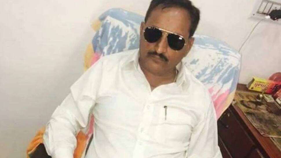 ગુજરાતનો સૌથી ભ્રષ્ટ અધિકારી, અંબાણીને પણ શરમાવે તેવા વૈભવી ઠાઠ-ગાડીઓ સાથે જીવે છે વિરમ દેસાઇ ગુજરાતનો સૌથી ભ્રષ્ટ અધિકારી, અંબાણીને પણ શરમાવે તેવા વૈભવી ઠાઠ-ગાડીઓ સાથે જીવે છે વિરમ દેસાઇ
