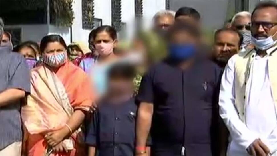 આય હાય!! રાજકોટમાં થેલેસેમિયાગ્રસ્ત બાળકને HIV પોઝિટિવ બ્લડ ચઢાવી દેવાયું આય હાય!! રાજકોટમાં થેલેસેમિયાગ્રસ્ત બાળકને HIV પોઝિટિવ બ્લડ ચઢાવી દેવાયું
