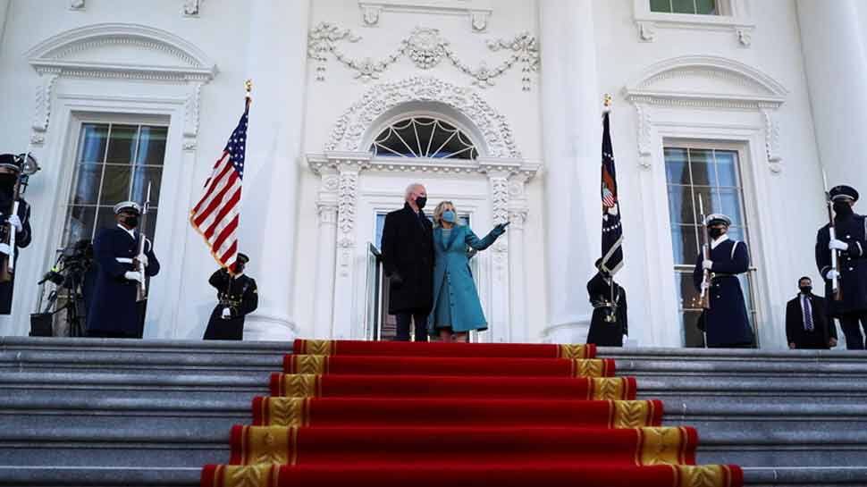 White Houseના દરવાજે ઊભા રહેવું પડ્યું જો બાઈડનને, જતાં જતાં દાવ કરી ગયા ટ્રમ્પ White Houseના દરવાજે ઊભા રહેવું પડ્યું જો બાઈડનને, જતાં જતાં દાવ કરી ગયા ટ્રમ્પ