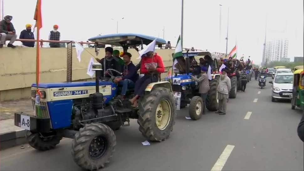Tractor Parade: કિસાનોની ટ્રેક્ટર રેલીને પોલીસની શરતો સાથે મંજૂરી, આ રસ્તેથી દિલ્હીની અંદર પહોંચશે કિસાનો Tractor Parade: કિસાનોની ટ્રેક્ટર રેલીને પોલીસની શરતો સાથે મંજૂરી, આ રસ્તેથી દિલ્હીની અંદર પહોંચશે કિસાનો