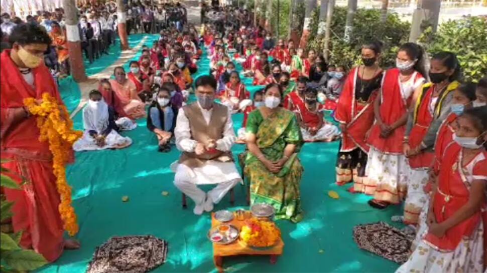 દીકરી દેવો ભવ : ખેડાની એક સંસ્થાએ 101 બાળાઓને દત્તક લીધી દીકરી દેવો ભવ : ખેડાની એક સંસ્થાએ 101 બાળાઓને દત્તક લીધી