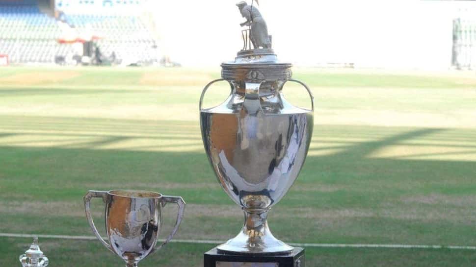 Ranji Trophy: 87 વર્ષમાં પ્રથમ વખત નહીં રમાય રણજી ટ્રોફી ટૂર્નામેન્ટ, વિજય હઝારે ટ્રોફી રમાશે Ranji Trophy: 87 વર્ષમાં પ્રથમ વખત નહીં રમાય રણજી ટ્રોફી ટૂર્નામેન્ટ, વિજય હઝારે ટ્રોફી રમાશે