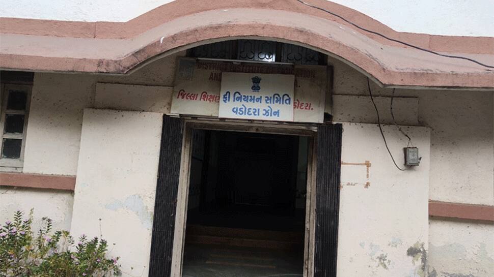 વડોદરા : ગ્લોબલ ડિસ્કવરી અને સંત કબીર સ્કુલને વાલીઓ પાસેથી ઉઘરાવેલી ફી પરત કરવા આદેશ વડોદરા : ગ્લોબલ ડિસ્કવરી અને સંત કબીર સ્કુલને વાલીઓ પાસેથી ઉઘરાવેલી ફી પરત કરવા આદેશ