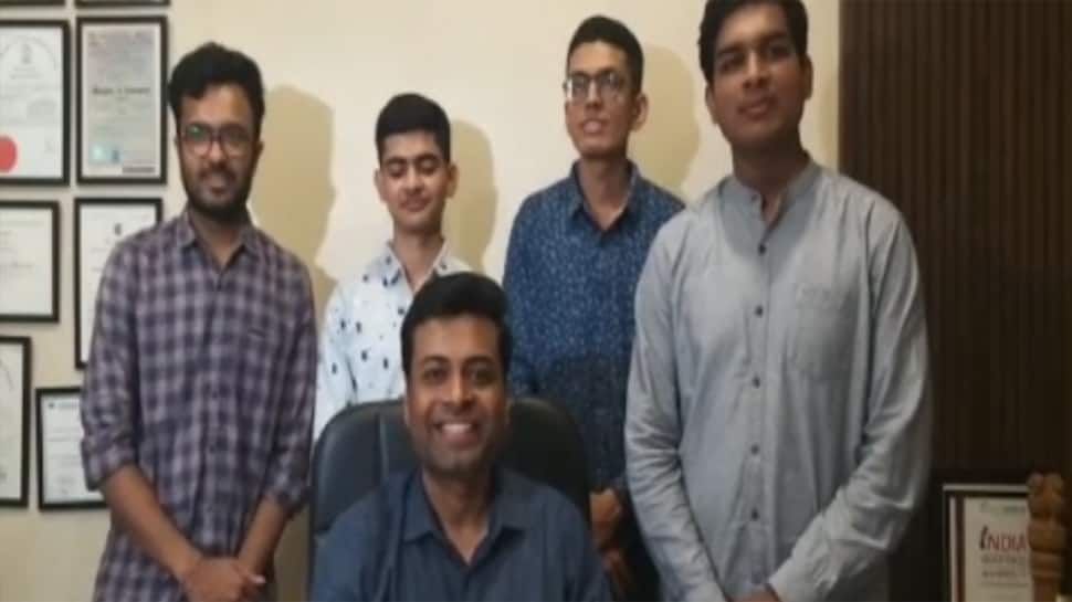 CA ની ફાઇનલ પરીક્ષામાં સુરતનાં 6 વિદ્યાર્થીઓનો ડંકો, મુદીતે સમગ્ર દેશમાં બીજો ક્રમ પ્રાપ્ત કર્યો CA ની ફાઇનલ પરીક્ષામાં સુરતનાં 6 વિદ્યાર્થીઓનો ડંકો, મુદીતે સમગ્ર દેશમાં બીજો ક્રમ પ્રાપ્ત કર્યો