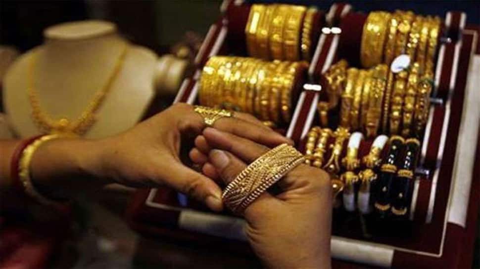 Gold Price today : સોનાના ભાવ ઉંધા માથે પટકાયા, 10,000 સુધીનો ઘટાડો, જાણો ભાવ Gold Price today : સોનાના ભાવ ઉંધા માથે પટકાયા, 10,000 સુધીનો ઘટાડો, જાણો ભાવ
