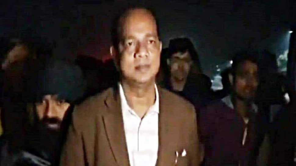 West Bengal: બોમ્બ હુમલામાં મંત્રી Jakir Hossain ગંભીર રીતે ઘાયલ, ઘટનાનો VIDEO આવ્યો સામે West Bengal: બોમ્બ હુમલામાં મંત્રી Jakir Hossain ગંભીર રીતે ઘાયલ, ઘટનાનો VIDEO આવ્યો સામે