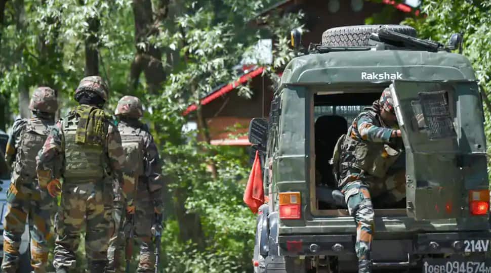 Shopian Encounter: J&K ના શોપિયામાં આતંકી અથડામણ, LeT ના 3 આતંકીનો ખાતમો Shopian Encounter: J&K ના શોપિયામાં આતંકી અથડામણ, LeT ના 3 આતંકીનો ખાતમો