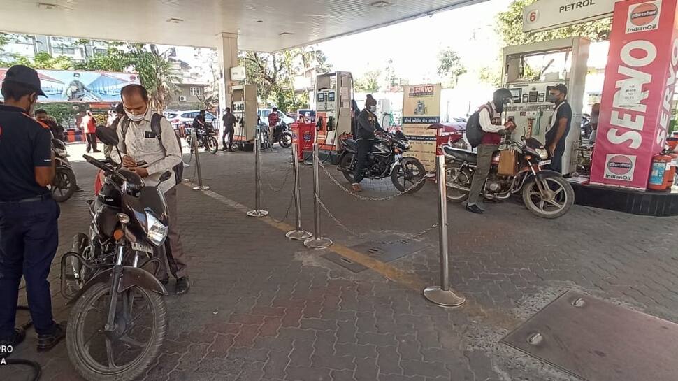 Petrol Price 20 February 2021 Update: સતત 12મા દિવસે વધ્યા પેટ્રોલ-ડીઝલના ભાવ, પેટ્રોલના ભાવમાં 18.69 રૂપિયાનો વધારો Petrol Price 20 February 2021 Update: સતત 12મા દિવસે વધ્યા પેટ્રોલ-ડીઝલના ભાવ, પેટ્રોલના ભાવમાં 18.69 રૂપિયાનો વધારો
